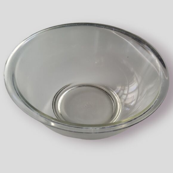PYREX Glass 1.5 Quart Mixing Bowl – 323 – VGC - Picture 1 of 3